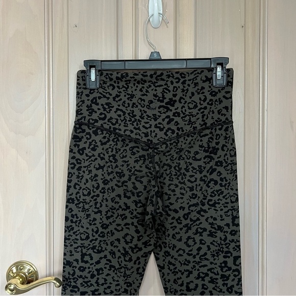 Athleta Elation Ultra High Rise Tight Legging Leopard Print Grey Black 9953 - Picture 5 of 11